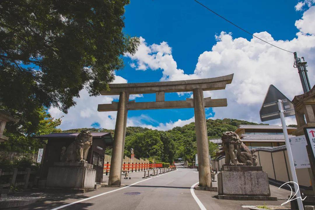 红墙、蓝天、白云,这才是夏天打开京都的正确方式!