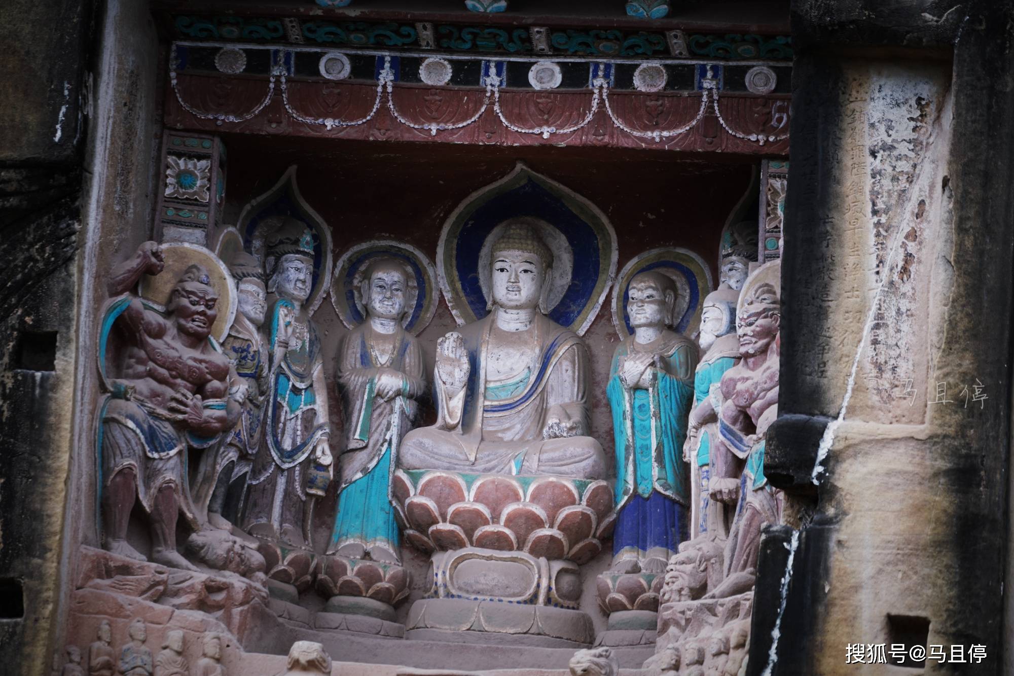 四川唯一可看到双头佛的石窟已有1000多年被誉为南方石窟的代表