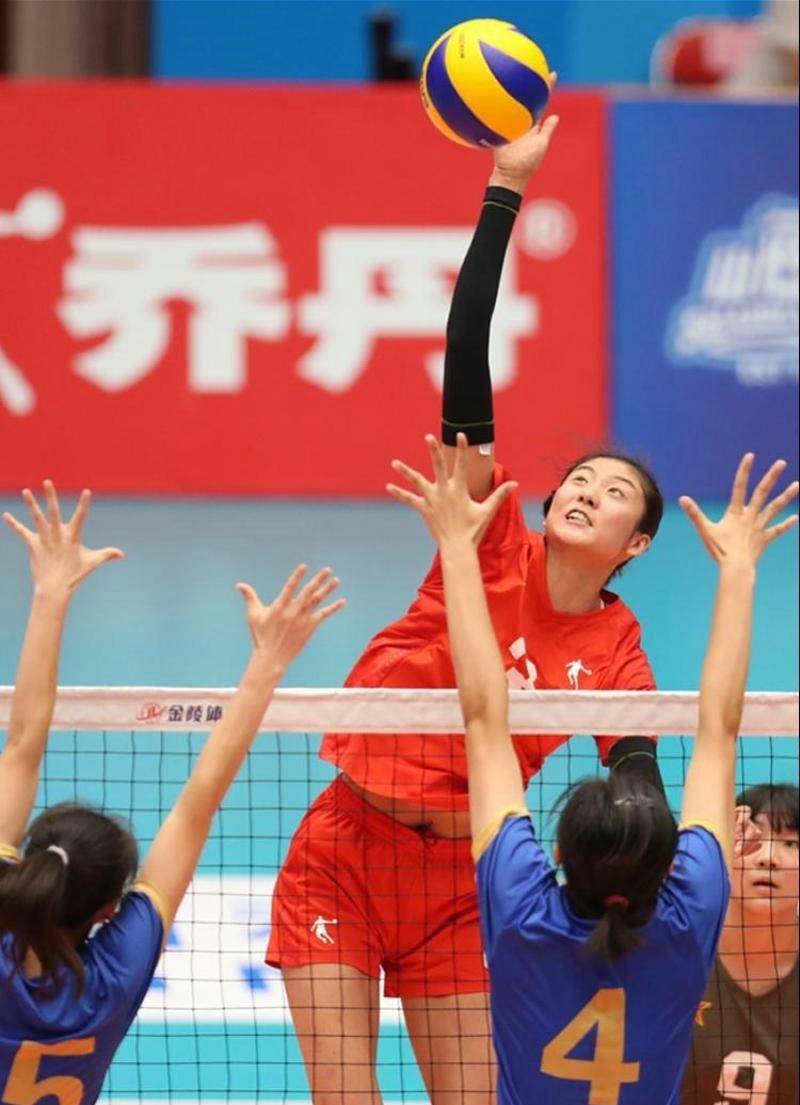 原创高意天赋堪比朱婷竟然被郎平果断放弃她到底输给了谁