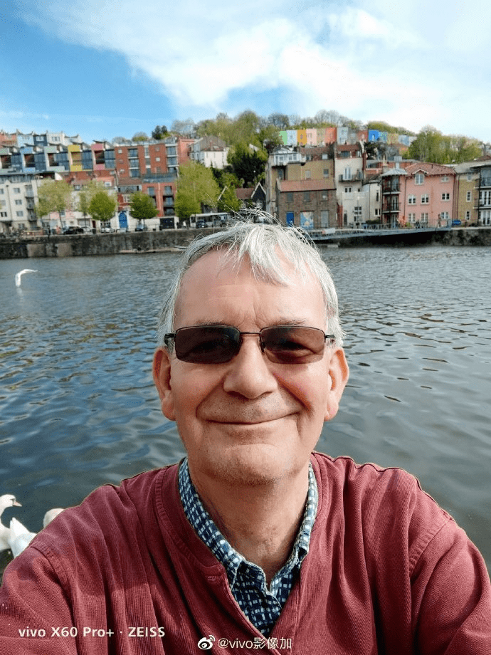 当摄影大师遇上手机,martin parr以独特视角拍摄日常生活