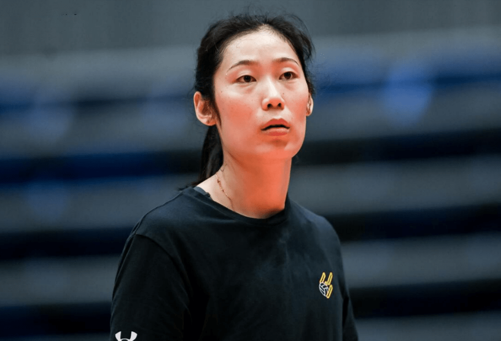 原创拍手称快中国女排劲敌遭遇重罚球迷感叹朱婷在外打球不容易