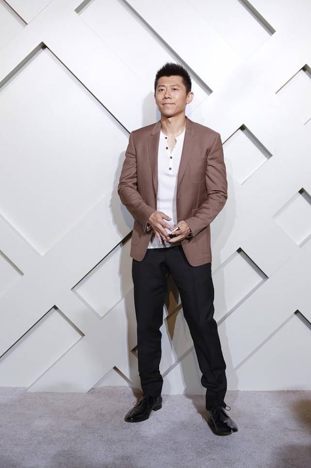 原创夏雨都40多岁了但是和张一山站在一起却像兄弟气质丝毫不差