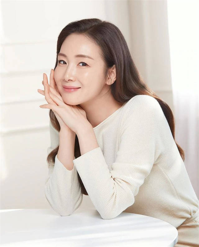 女星崔智友老公被曝出轨,被拍到和女生酒店约会