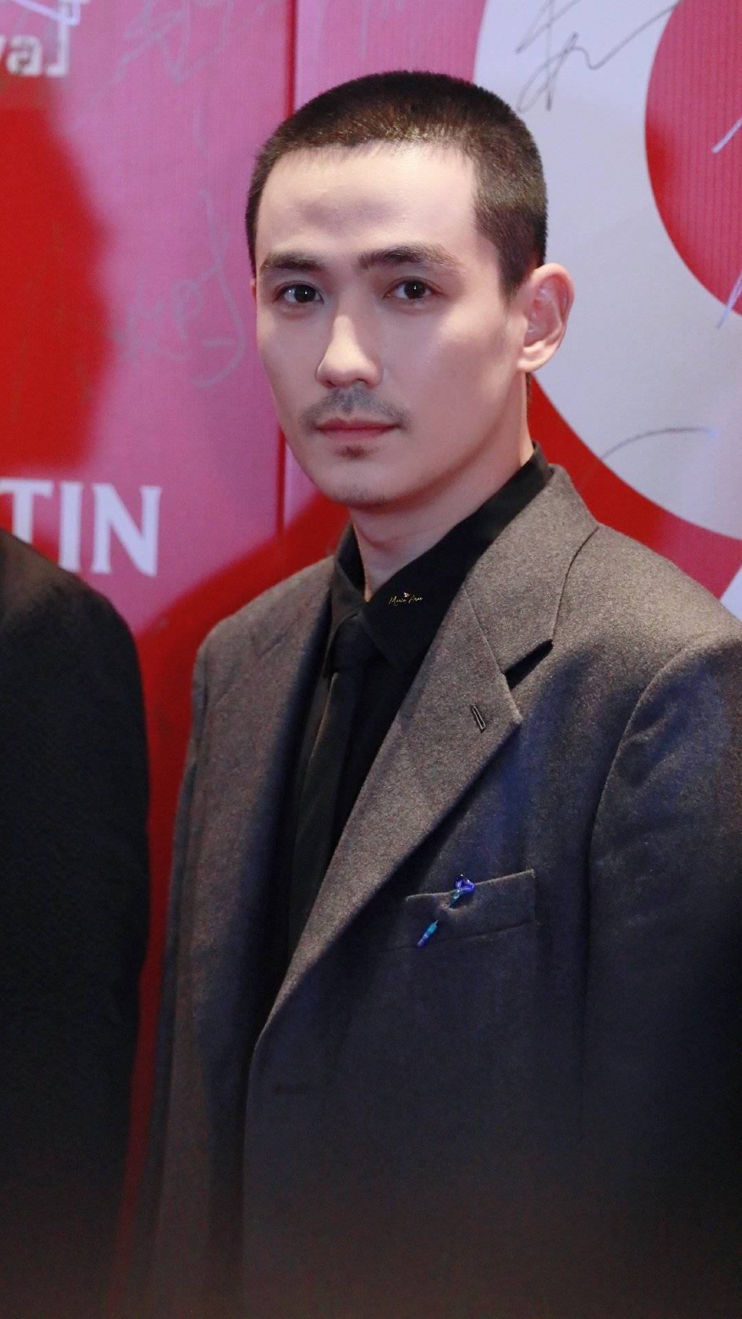 朱一龙寸头胡子造型被指老了十岁,沧桑得让人想喊爷爷