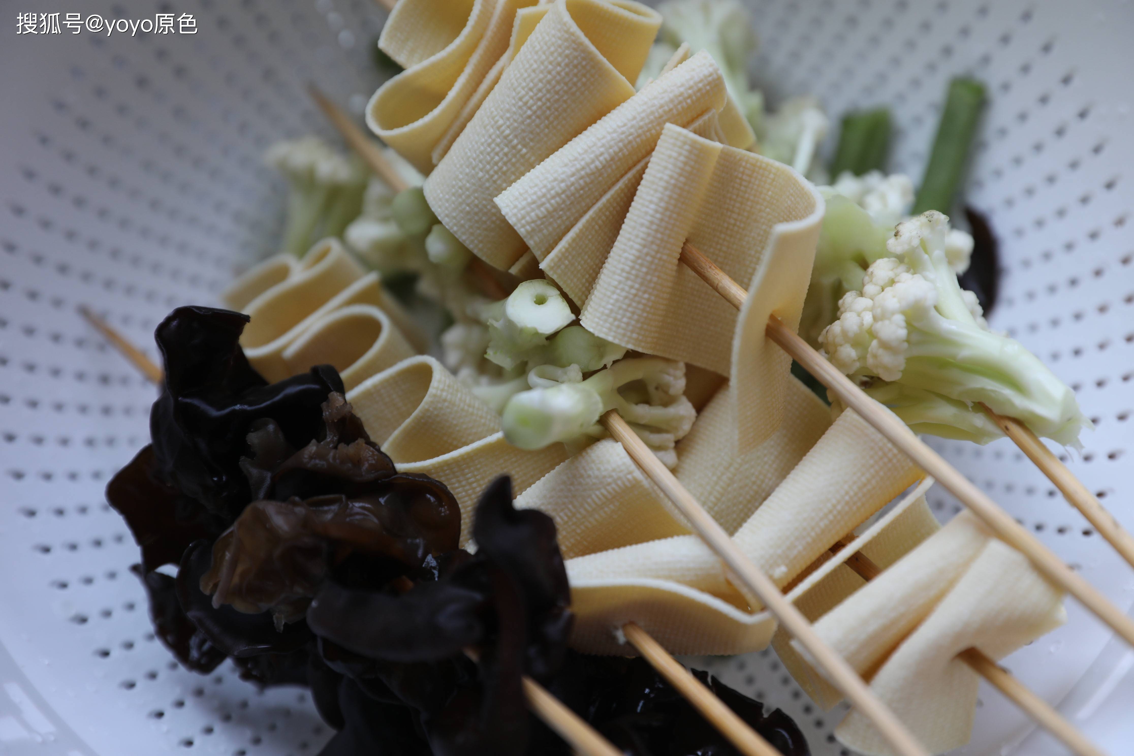 素食串串香,最关键的是那一碟酱料,拌起来爽口又好吃