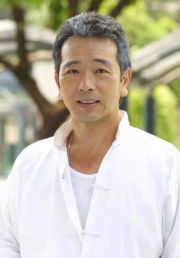 最抠门视帝张晨光身价上亿被倪萍吐槽衣服鞋子都是租的