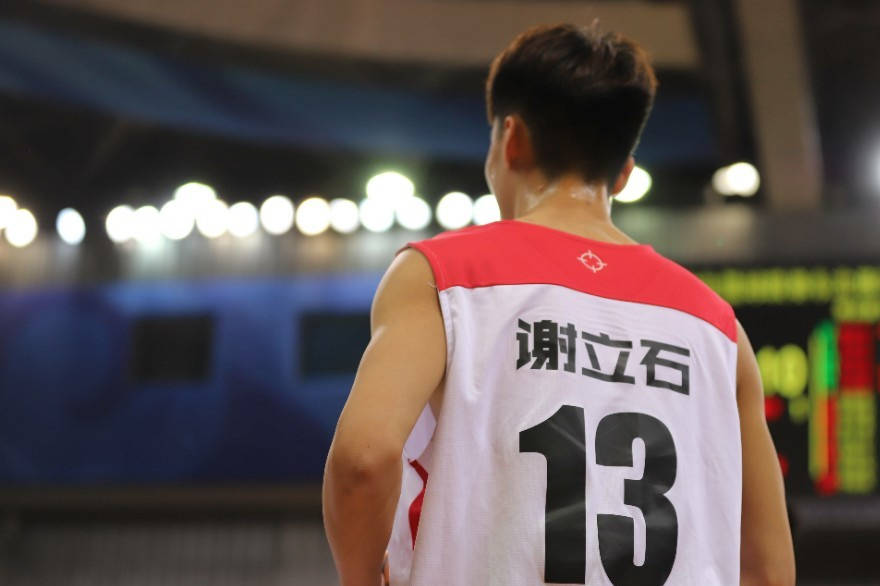 山东男篮选秀瞄准50分先生,23岁超级后卫,被球迷称为永远的神_谢立石