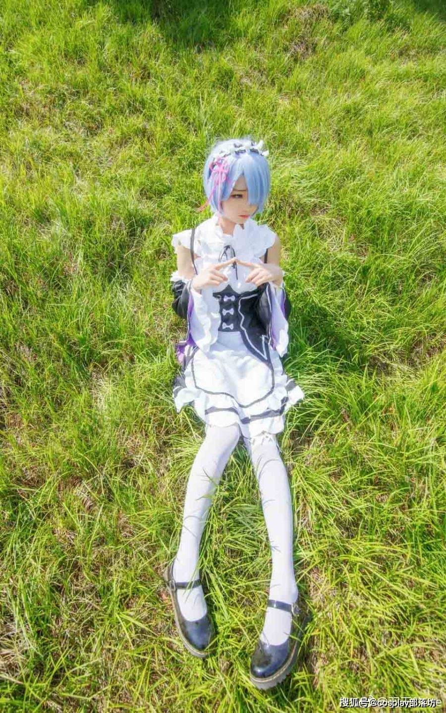 cos:女仆装的蕾姆妹子cos正片@羽天shine