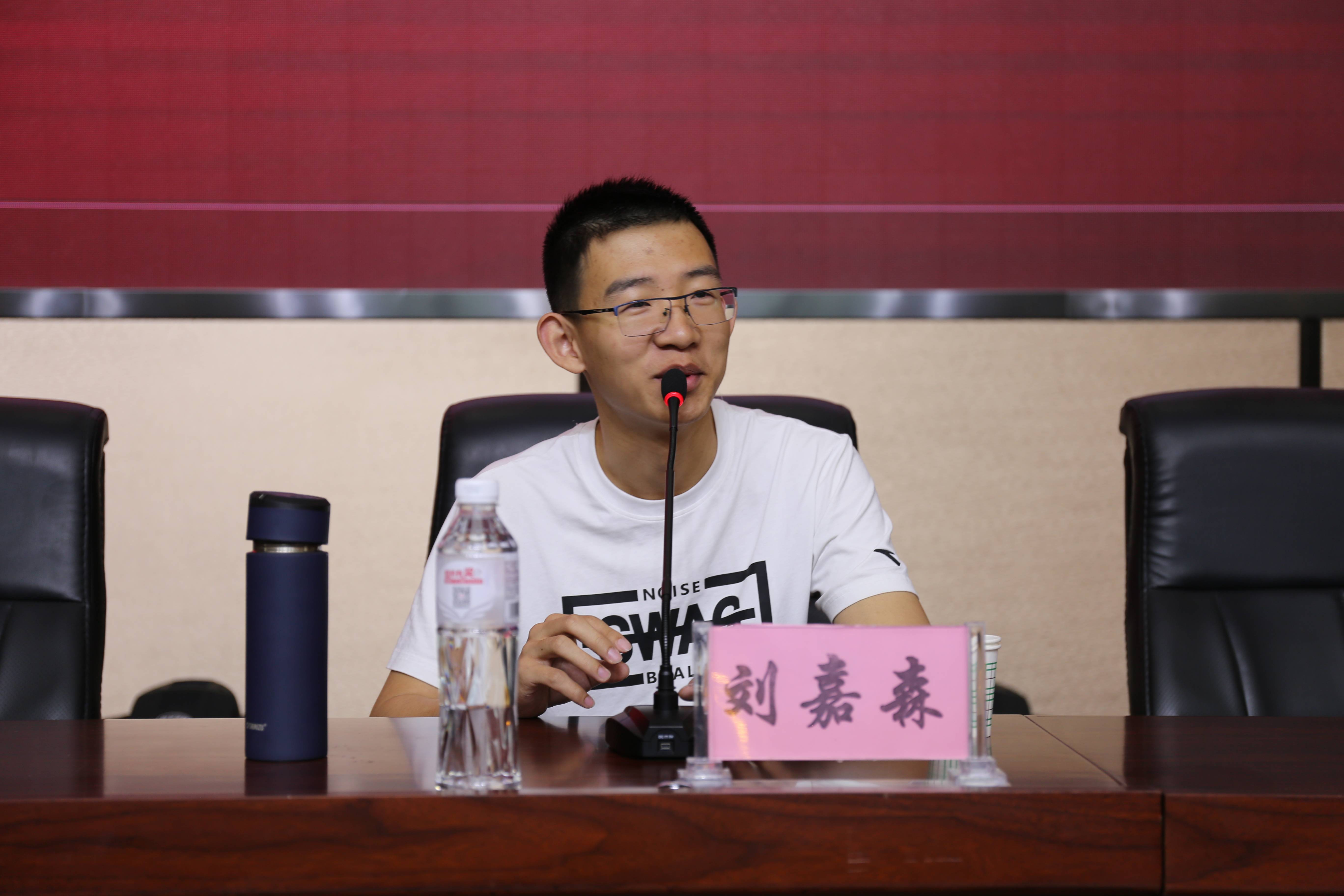 原创衡水中学文科状元刘嘉森673分被北大录取如今却靠演讲为生