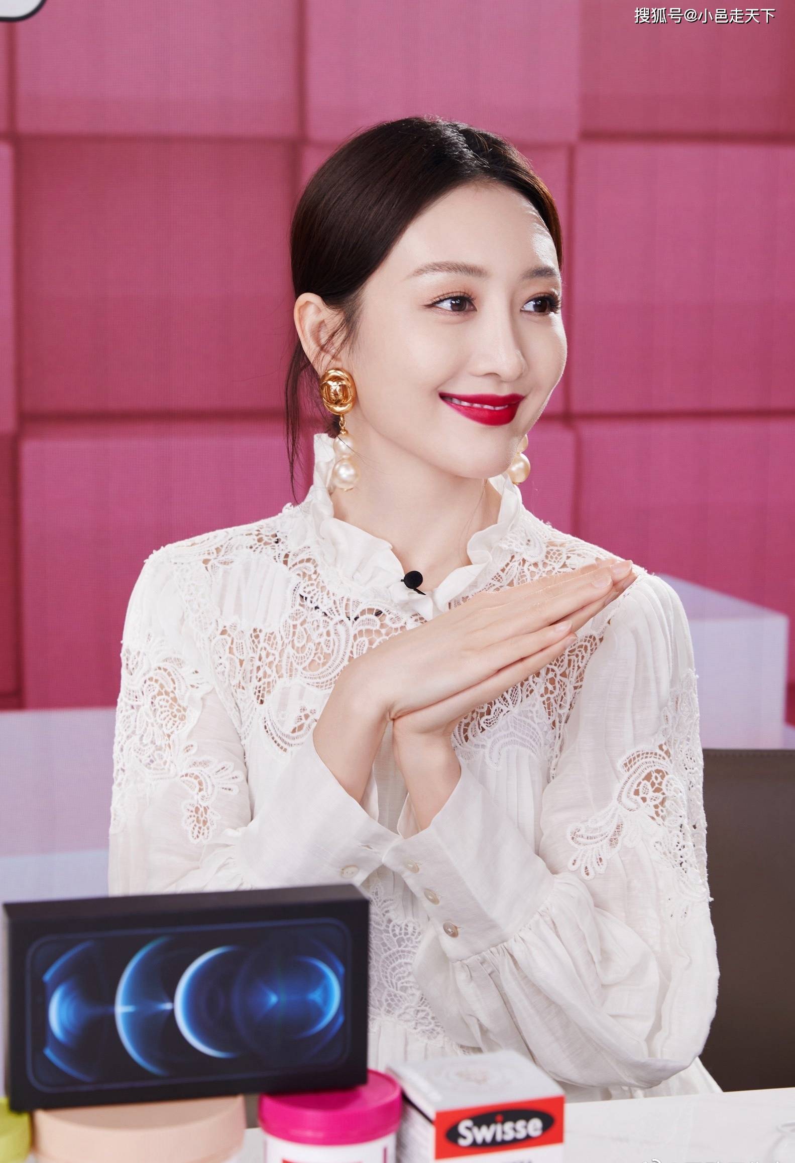 王鸥刘涛合唱大风吹活动照