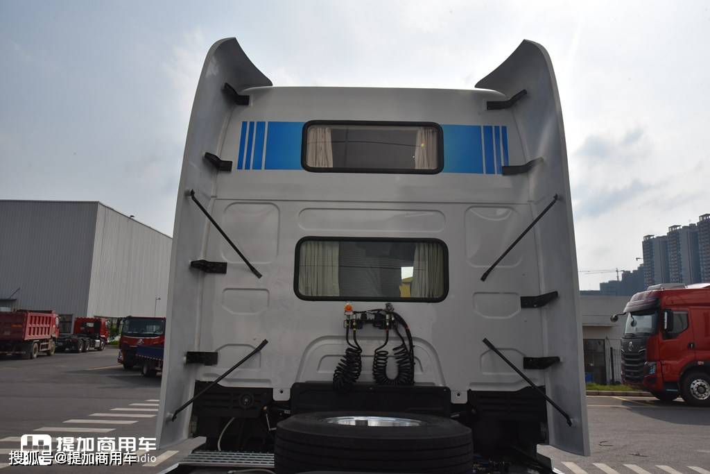 乘龙t7l智慧房车实拍驾驶室加长75厘米这才是卡车司机的梦想座驾