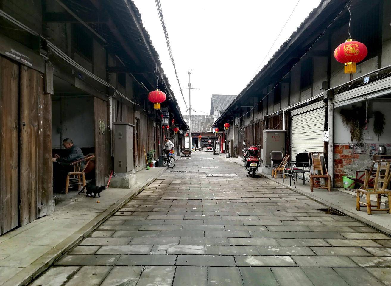 最没"梦想"的古镇, 不发展旅游成第二座丽江, 只想怀旧到底_彭镇