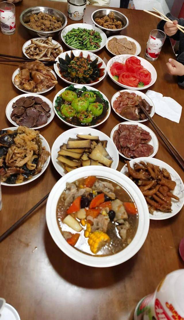 年夜饭图片家庭真实图片