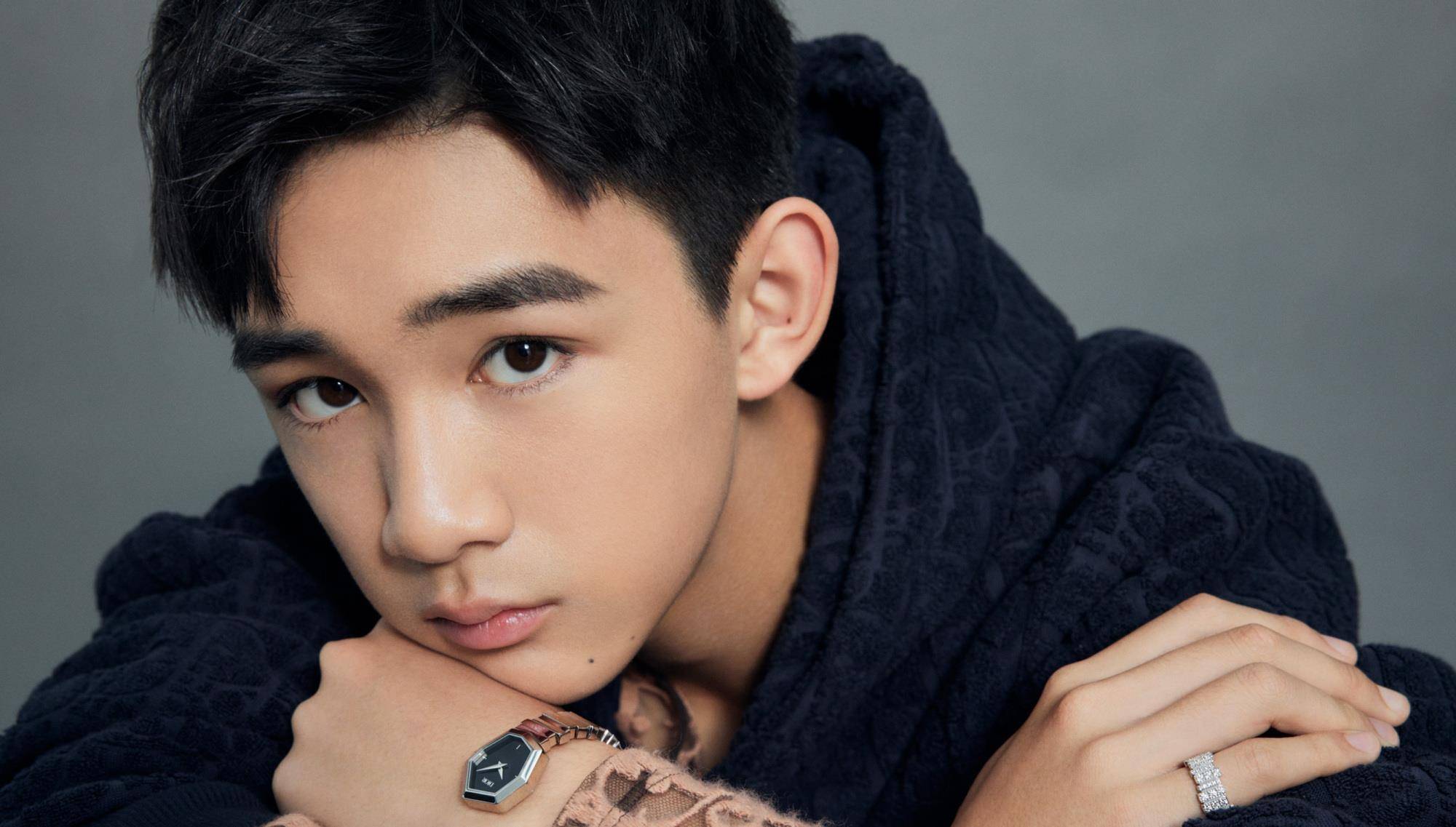 荣梓杉被漏颁奖小表情让人心疼,除了章若楠,其他人都当没看到?