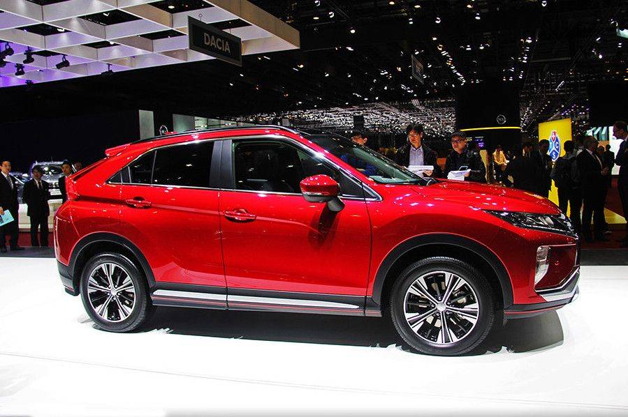 我的年轻漂亮继坶三级各类同桌把他的j坐进我的下面