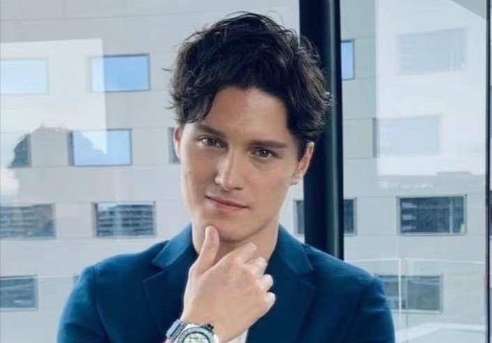 周华健晒与儿子周厚安的合照,庆祝周厚安生日