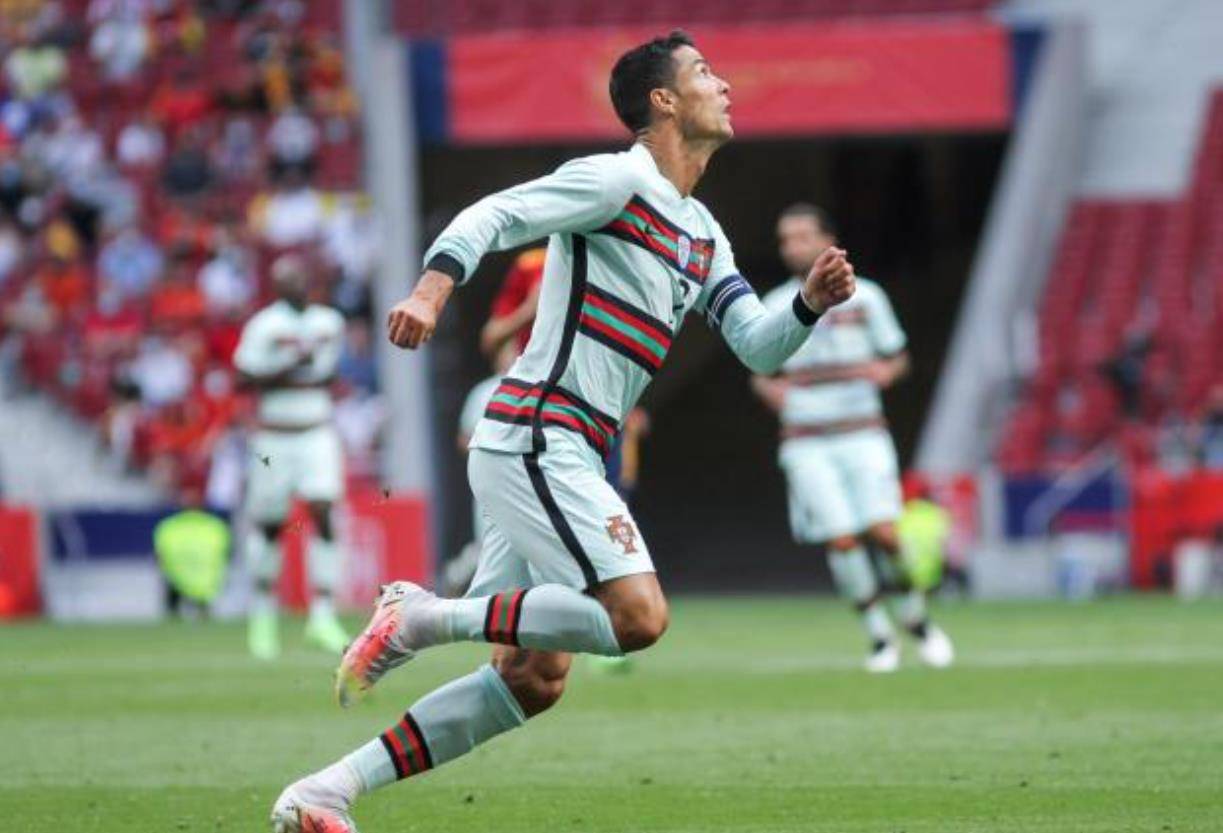 葡萄牙3-0精彩回放！C罗梅开二度+霸气庆祝超越普拉蒂尼