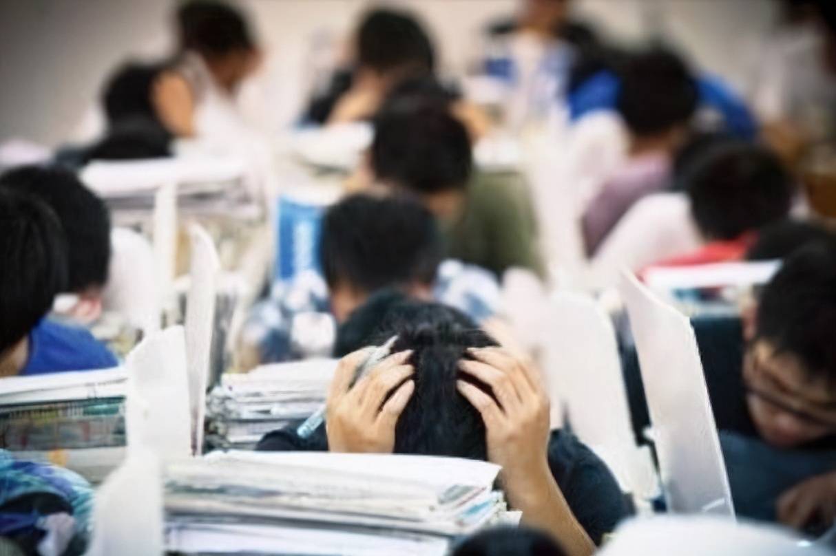 什么是重点高中什么叫普通高中 d61de090321b42bcaa00b9e170ce6ffb.jpeg