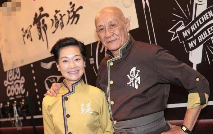 他是tvb老戏骨,70岁再度翻红成富豪,儿子还在跑龙套_李家鼎