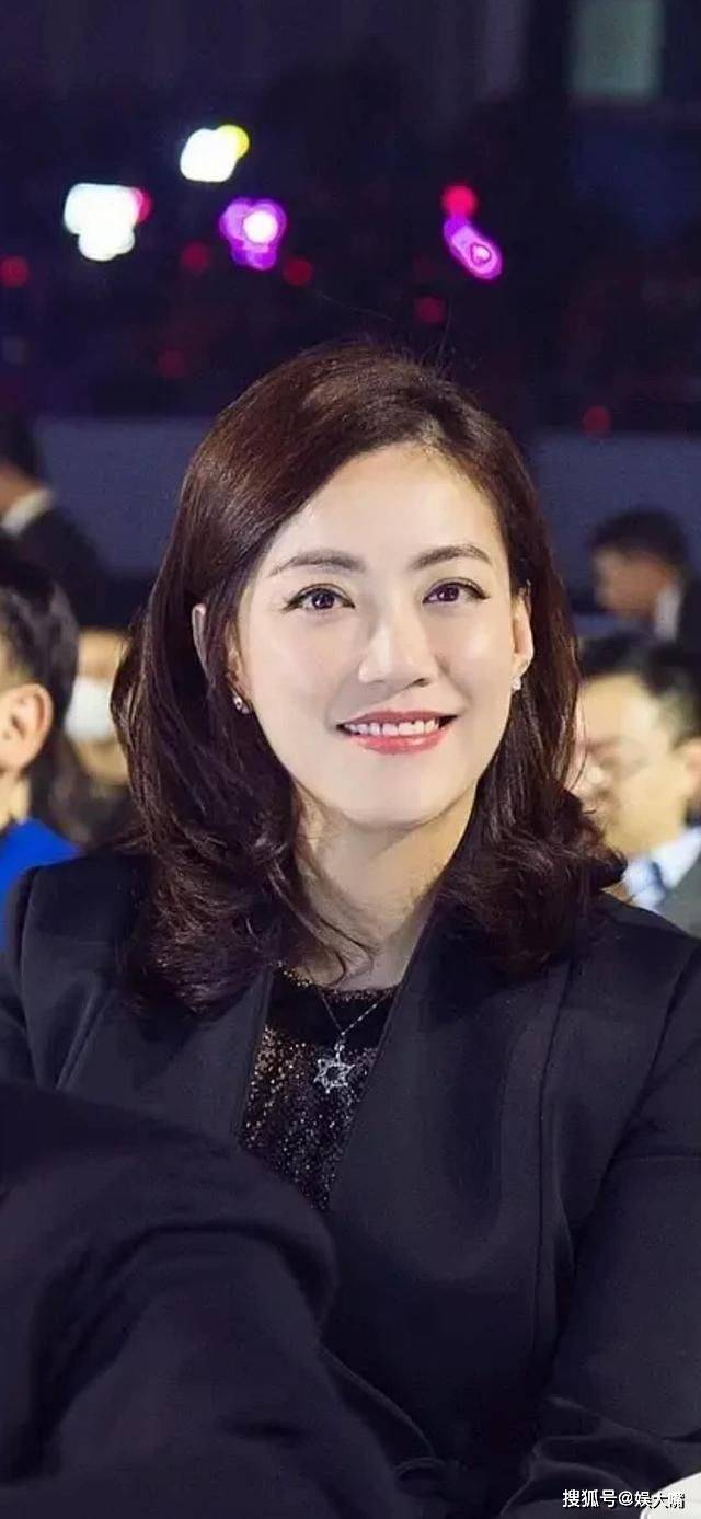 像霍汶希这种有颜值有气质,关键性格这么刚能力又那么强的女艺人不做