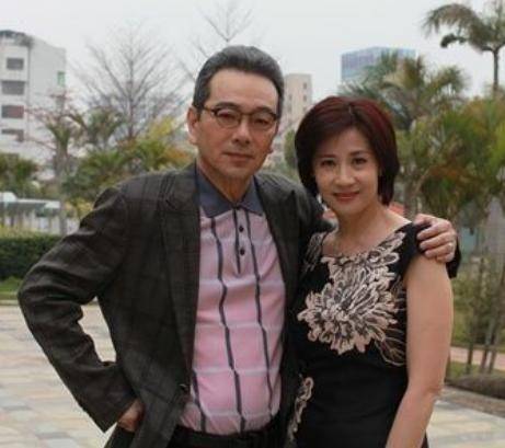 张晨光有过一段失败的婚姻,后来拍戏遇到了自己现任老婆谢美惠,育有两