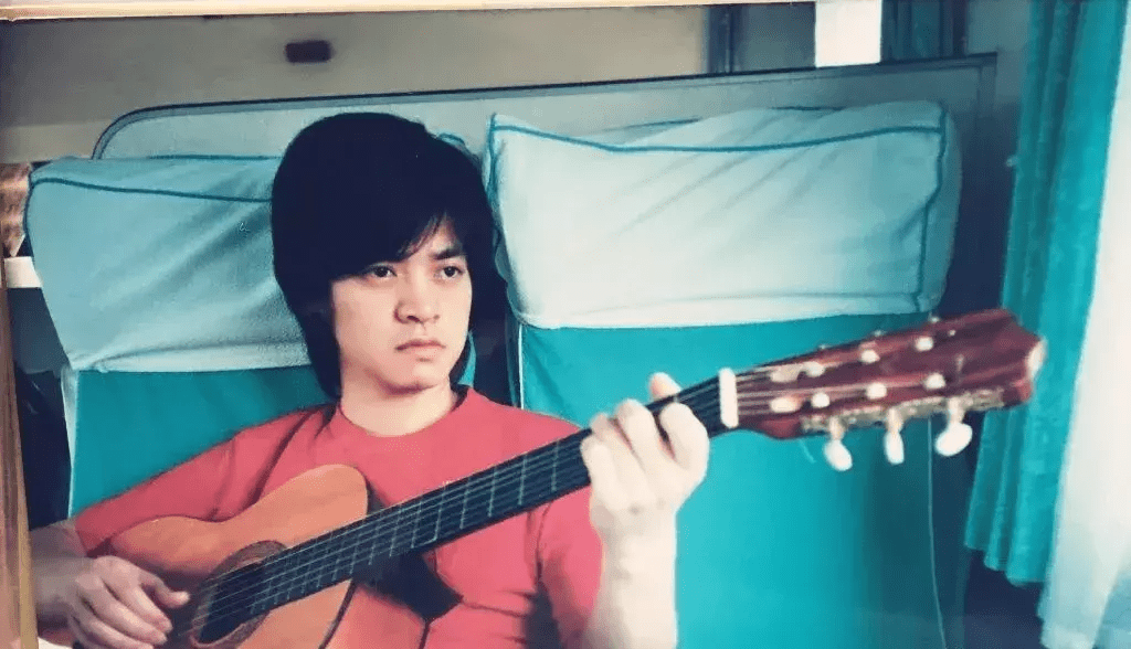 李健歌曲排行_“音乐诗人”李健:王菲是他歌迷,两度爆红曾自毁前程沉寂10年!