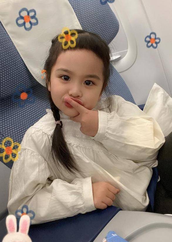 有种"长开"叫包贝尔女儿,5岁包饺子完美逆袭,越长越像妈妈