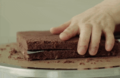 蛋糕胚怎么切平整 a58c4a8e039c431181501ac4d7396c90.gif