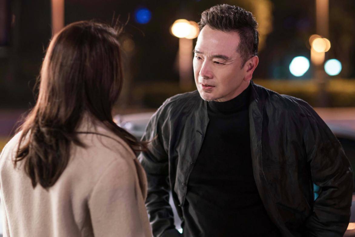 老戏骨张晨光直播卖货,却被质疑是假货,直接泪洒直播间