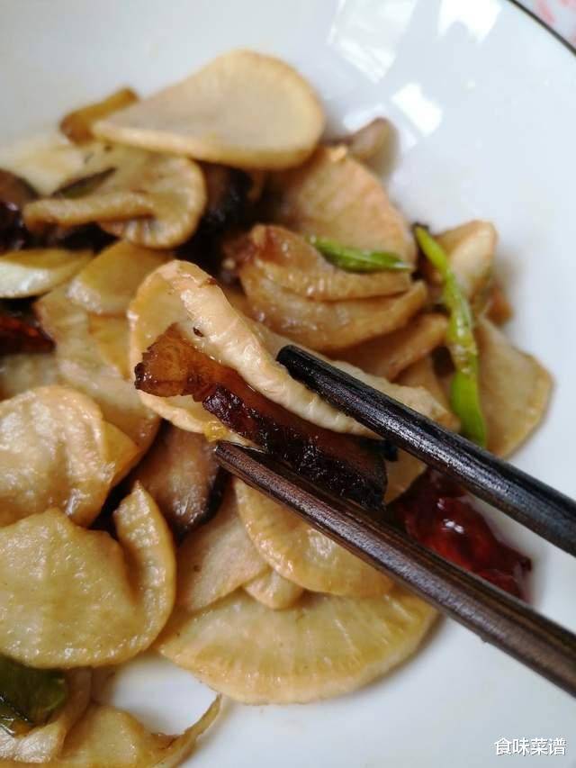 怎么晒萝卜干好吃又脆嫩 47b0983631504f4da237d4329f394d26.jpeg