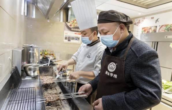 江苏新东方烹饪学校厨师培训有前途更有“钱途”！AG旗舰厅(图7)