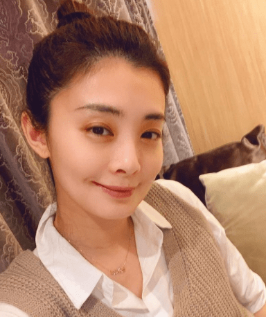 自责发文痛喊妈妈对不起你,小7岁老公很难过_夏如芝