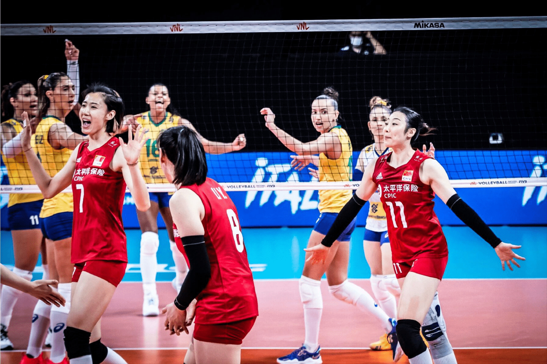 中国女排回国啦!朱婷李盈莹等主力世联赛追到第五名拿到11万美金