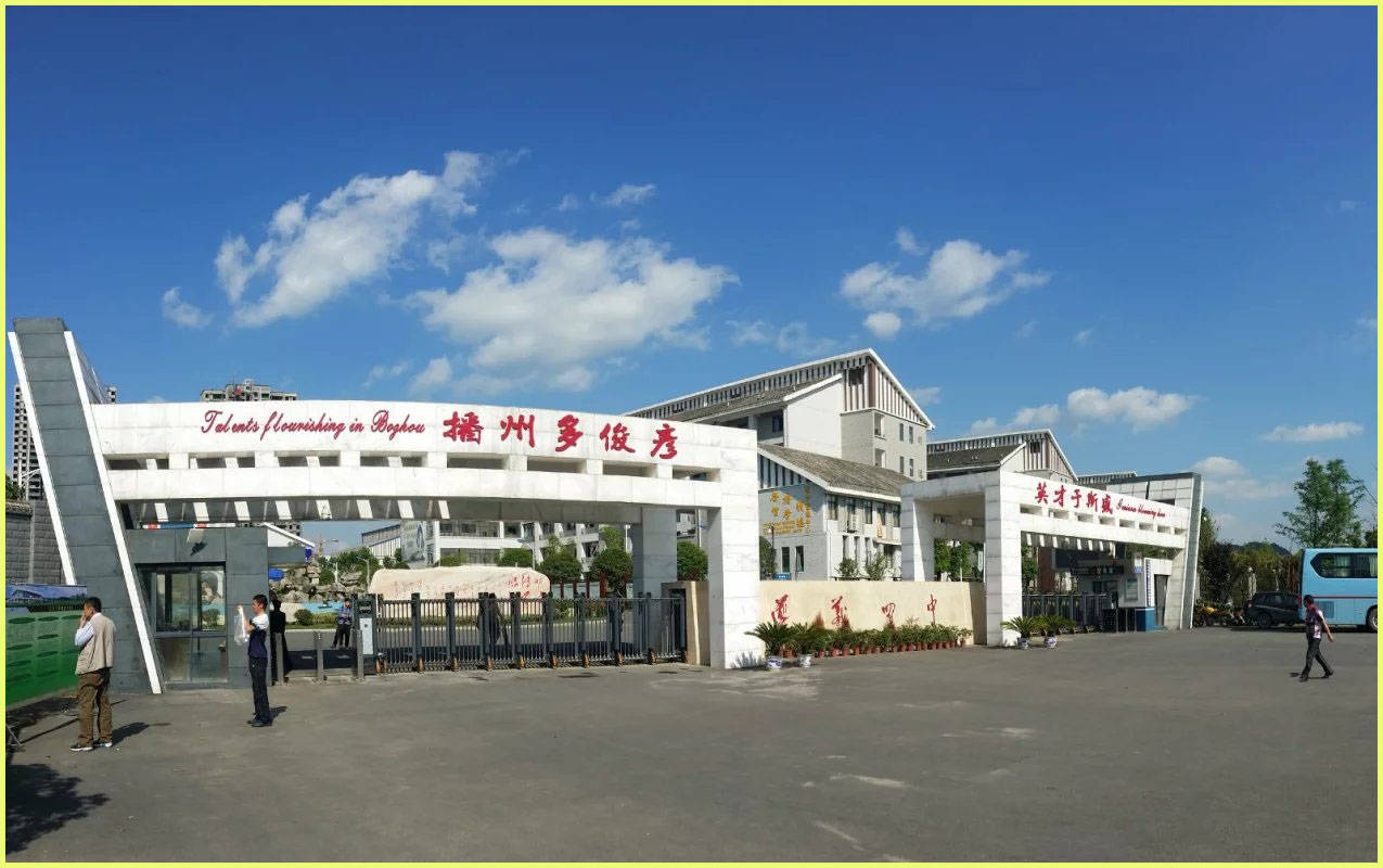 2020年高考,遵义四中文理总计600分以上375人,占比28.