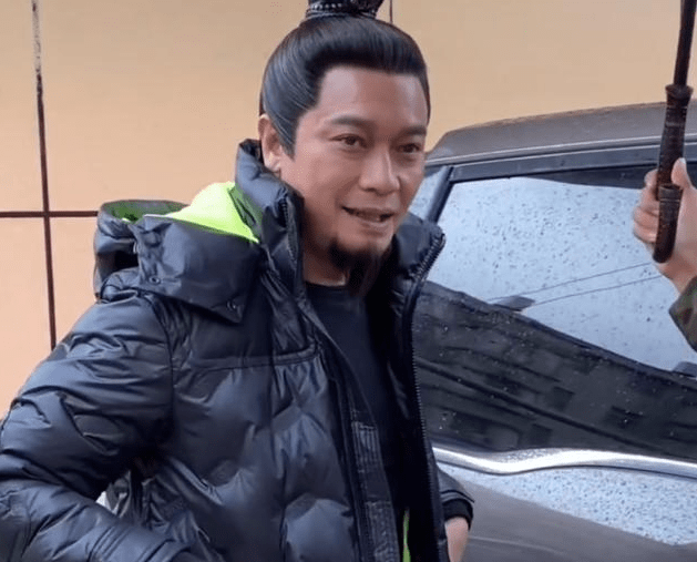 罗嘉良直播演戏样样不落,为新欢净身出户!