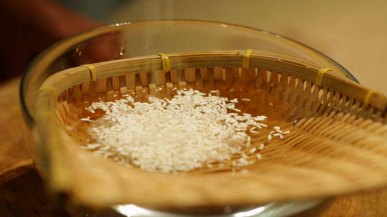 糯米要泡多久才能蒸 7a84f507ea384859bc3a2a289f1501ec.jpeg