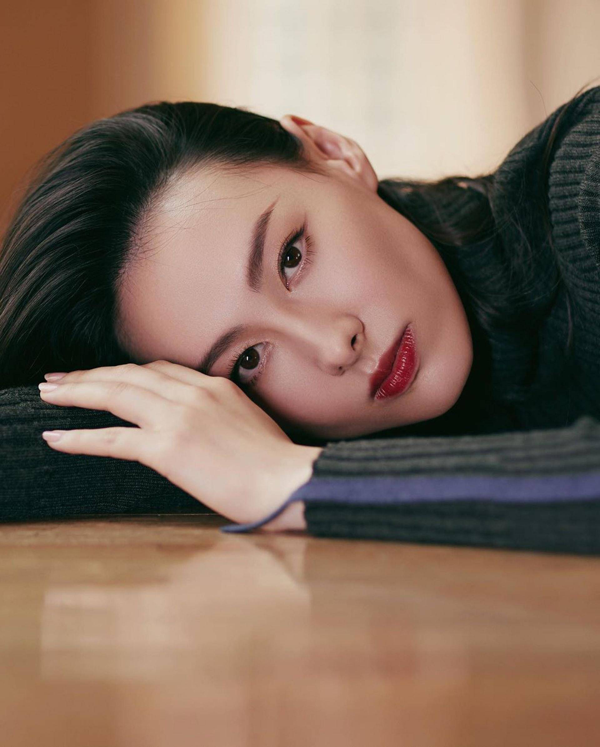 梁洛施开昂贵香槟庆33岁生日,罕见晒儿子打扮很接地气