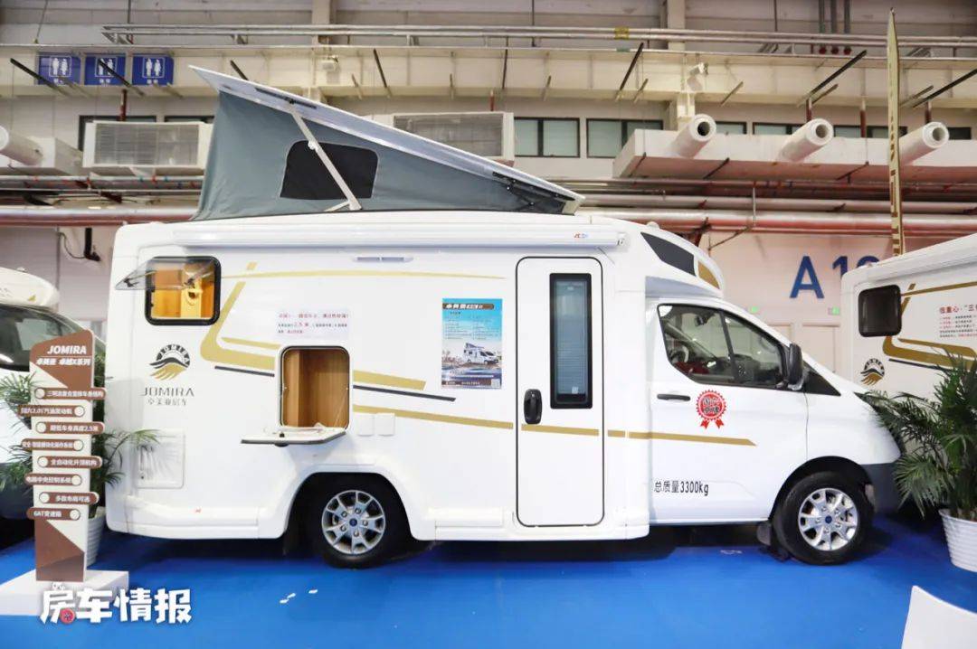 卓美亚x2房车里有楼梯双层复式设计一楼客厅厨房二楼睡觉挺爽