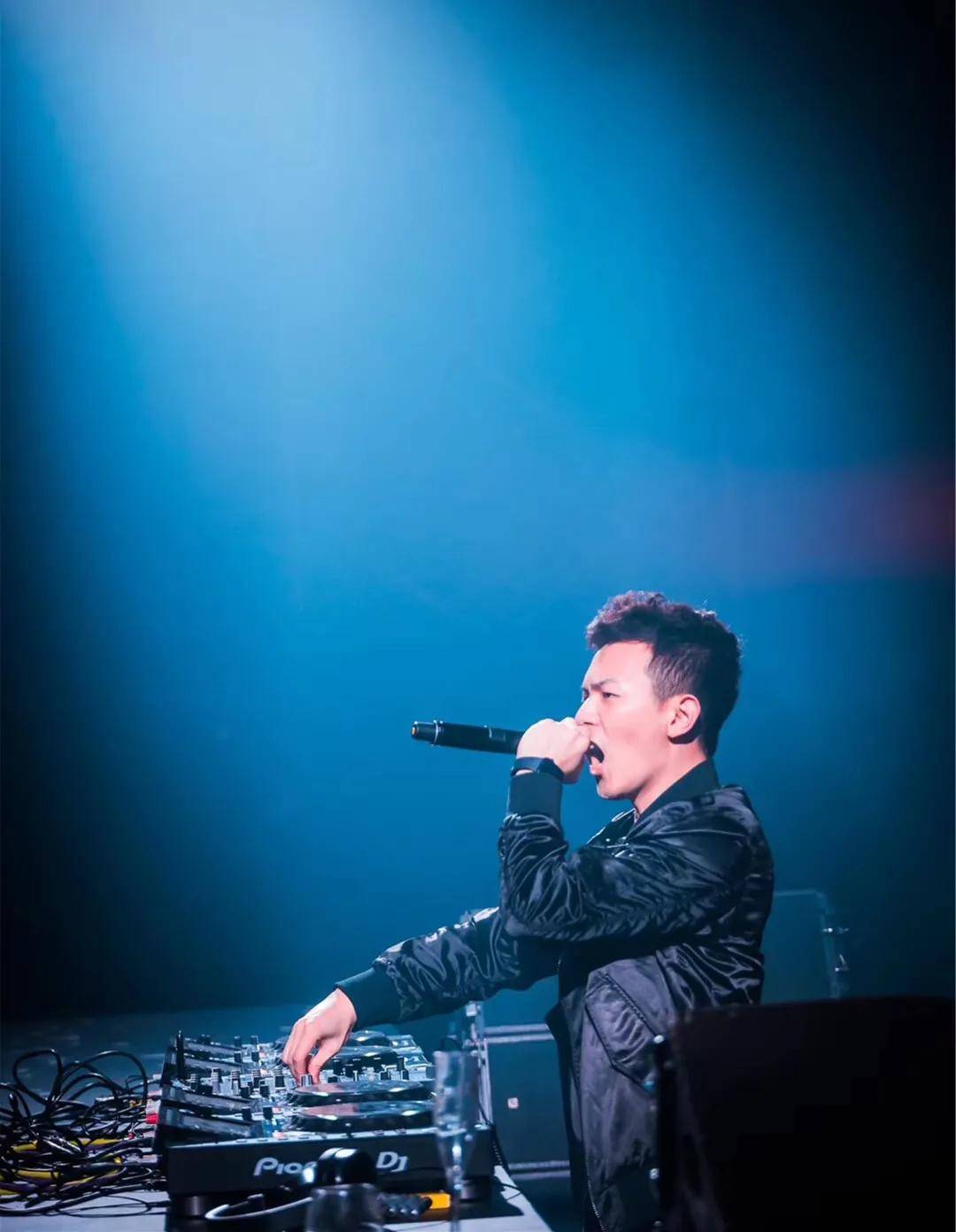 25terry zhong以"优质中文"标签走向更广阔天地本周五在exit将极具