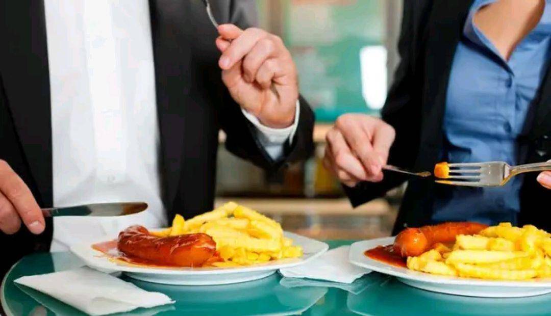 晚上几点洗脚 493f27647f88421e859a836556fa9669.jpeg