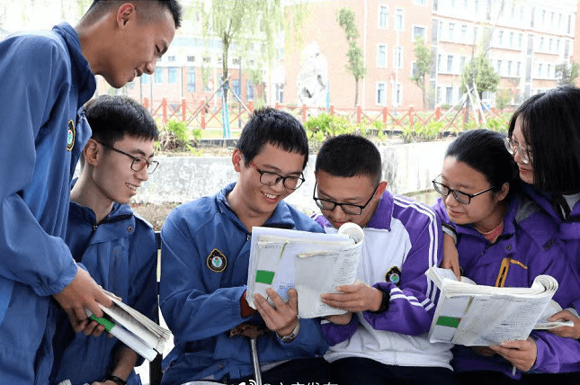 截肢的少年周桐,曾躺在icu里自学,如今以684高分王者归来