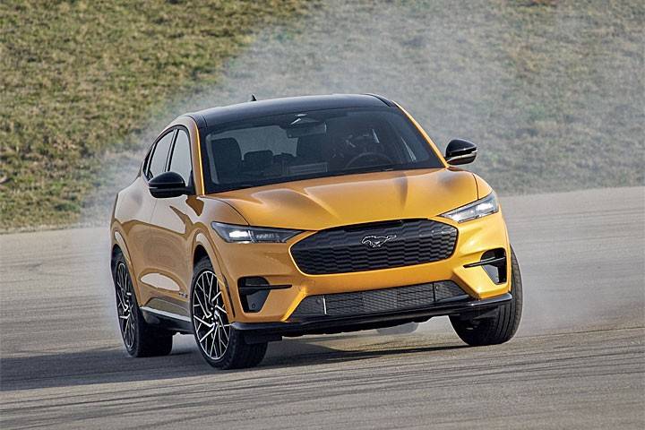 mustang mach-e,其以传承传统 mustang 燃油跑车之名推出,自 2019 年