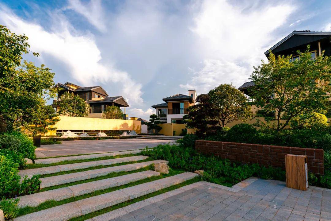 宝能丹霞山2021最新_山庄