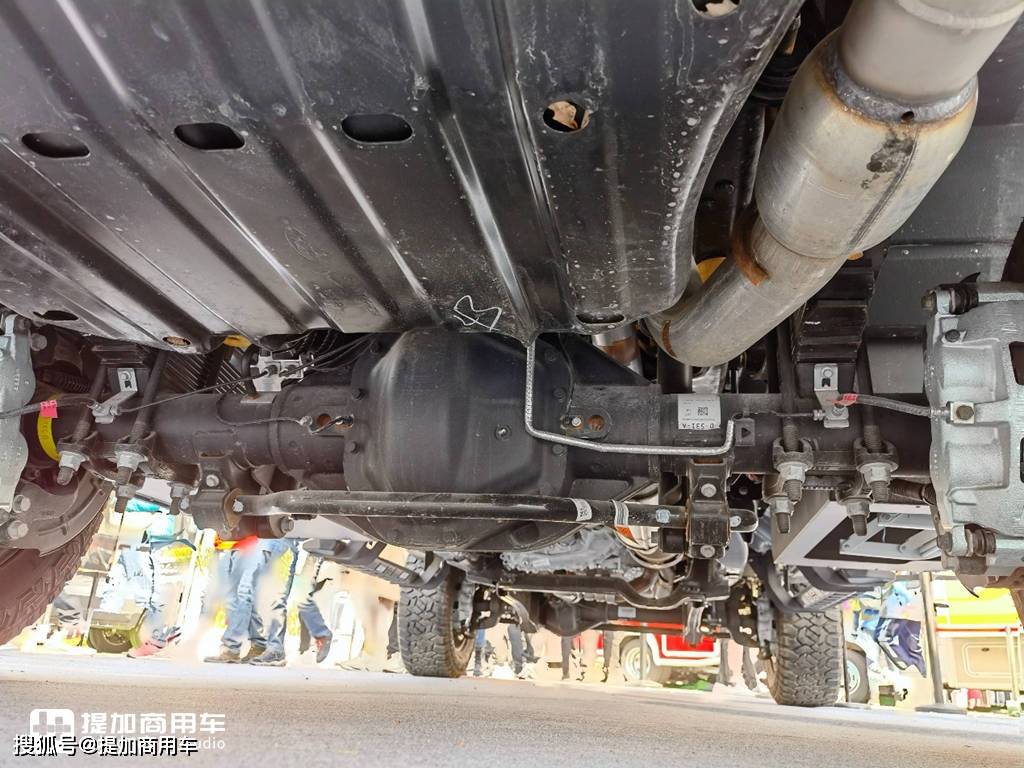 福特f550皮卡底盘打造越野与享受生活两不误阿莫迪罗锐行者房车实拍