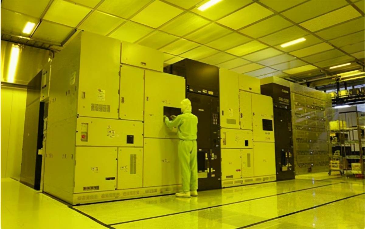 tokki濒临破产之时曾伸出援手,canon tokki大部分的真空蒸镀机设备