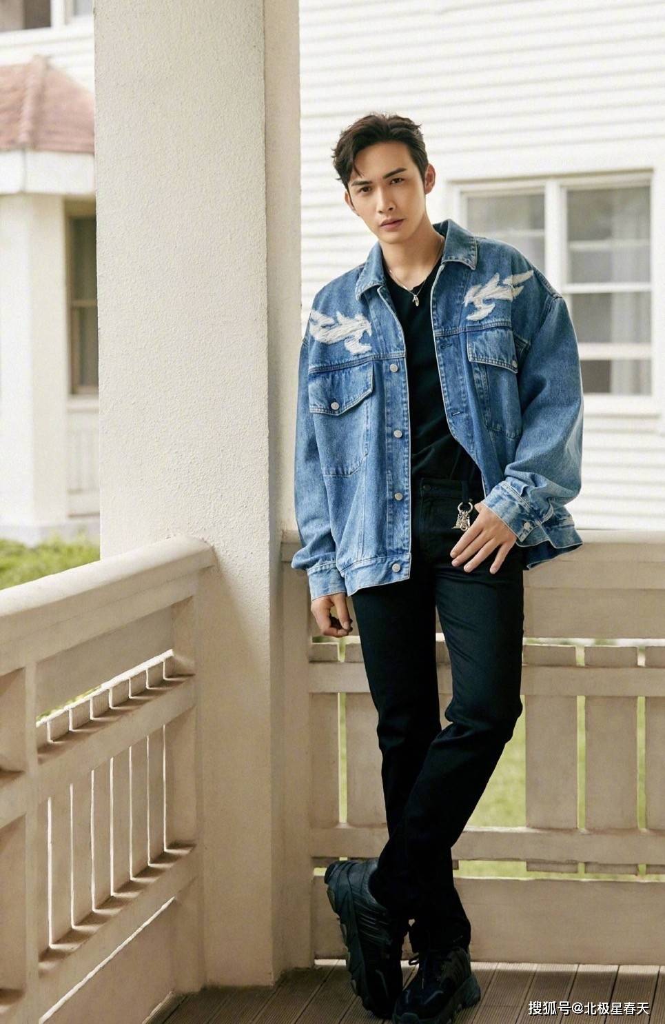 张彬彬成新一代古装男神一袭蓝色古风装儒雅大气太有魅力