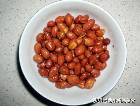 炒花生米怎样不糊又酥 6b4a6c04539e46fc892a181634825816.jpeg