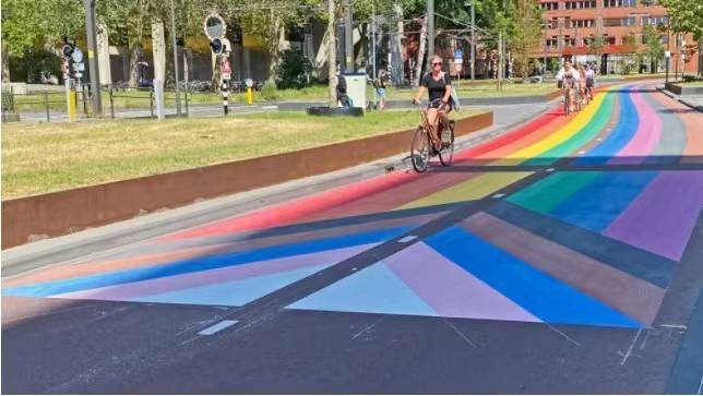 荷兰多了一个网红拍照点 全球最长的彩虹自行车道 好看 乌特勒支
