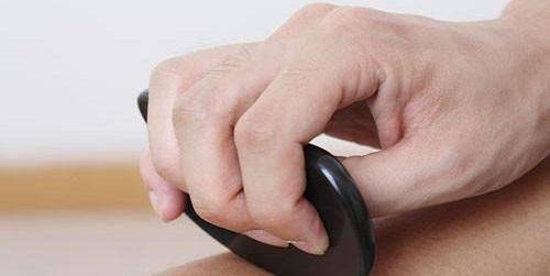 用什么东西刮痧最好 32585a1f1d894e2c900010921880de4f.jpeg