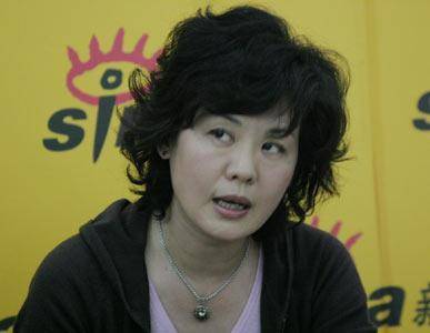 也是一位出色的主持人,但丛珊和爱人的婚姻持续不了多久